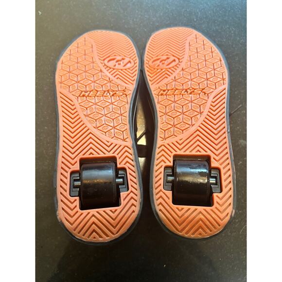 Heelys Launch 20 Skate Shoe Wheeled Sneakers Youth Size 6 Black Canvas - Picture 3 of 3